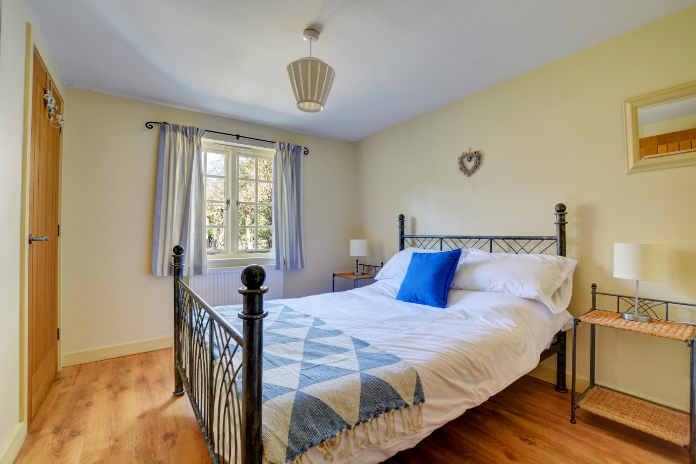 Half Moon Cottage (1718) Norfolk Cottages